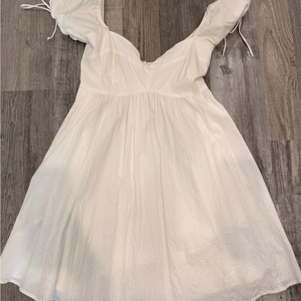 Abercrombie & Fitch White sweetheart neck mini dress